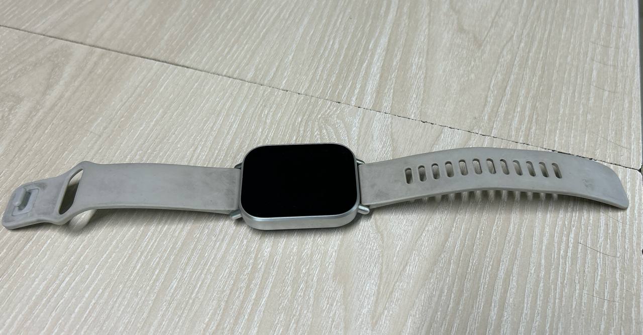 UltraFit Pro Smartwatch — Silver aluminum case with light sport band